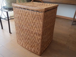 kasi-na. buy ** Indonesia * Bali. folkcraft goods **ata. extra-large BOX( cover attaching )** side table also 