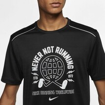 新古品送料無料 NIKE　半袖Tシャツ　Mサイズ　 マイラーワイルドラン CJ5404-010　 メンズ トップス　ランニング　ナイキ_画像3