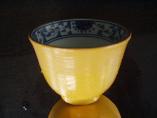 arita, hasami, pintado a mano, retorcido a mano, Kochi amarillo vivo, Cuenco sencha inverso amarillo arabesco del horno Kotama, 1 pieza, utensilios de té, taza para té, Objeto unico