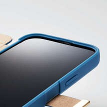 iPhone14 Pro用ソフトレザーケース [ITURE] シンプルで、手に馴染むラウンド形状フラップを採用: PM-A22CPLFYJ3NV_画像9