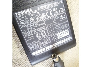 No.050 ■ACアダプター ●TOSHlBA 東芝 PA3083U-1ACA 15V 5A 中古