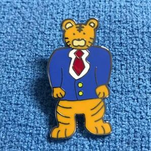 サラリーマン虎 ピンバッジ