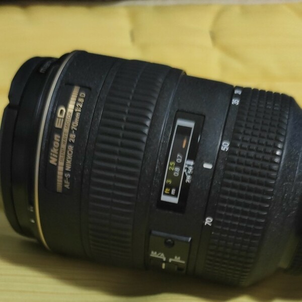 ハードケース、フード付　Nikon ED AF-S NIKKOR 28-70mm f2.8Dオートフォーカス不可、マニュアル専用！