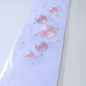  gorgeous embroidery neckpiece polyester crepe-de-chine white ground flower blue sea wave 
