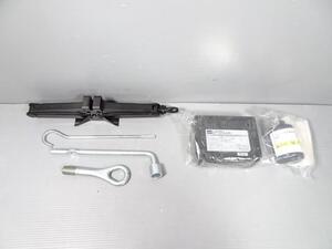 キャスト DBA-LA250S 車載工具 B79 ジャッキ パンク修理キット スポーツSA2 1kurudepa22-09-10の商品画像