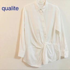 qualite カリテ 。変形ギャザー長袖シャツ 長袖 コットン 綿 白シャツ 白ブラウス 