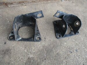 (066)PR91 Bellett 1600GT suspension bracket left right 