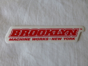 BROOKLYN MACHINE WORKS・NEW YORK ステッカー レッドxホワイト BROOKLYN MACHINE WORKS・NEW YORK ブルックリン