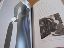 洋書100 Dresses　メトロポリタン美術館常設コスチューム　ドレス　シャネル、サンローラン、ヴェルサーチ、ヴィヴィアン、マックイーン_画像9