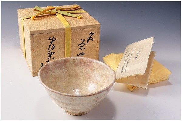 テンプレー ヤフオク! - 野坂康起 萩茶碗 共箱 (4623) オークファ 【即日発送】 野坂康起 萩茶碗 共箱 335 陶芸