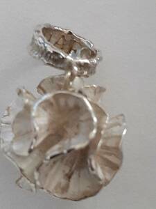 Art hand Auction SHAFCA/Handmade/Fluttering Ball Pendant (White), Women's Accessories, Pendant Top, charm, Silver