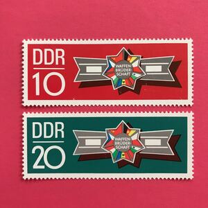 外国未使用切手★東ドイツ 1970年 ワルシャワ条約機構加盟国旗エンブレム 2種