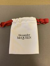 正規 ALEXANDER McQUEEN アレキサンダーマックイーン 付属品 小物入れ 保存袋 白 赤リボン サイズ 縦 17cm 横 12cm_画像1