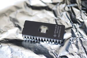 日立　HM27C64G-20　64K CMOS UV-EPROM 8192 word 8 bit
