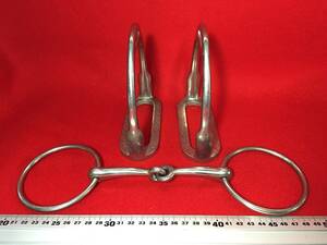 *[ excellent article .]* 3 point harness supplies harness horse riding horse racing made of stainless steel is mi is .... stirrups . shoes . horsemanship horsemanship contest slip prevention strong made of metal goods rare article 