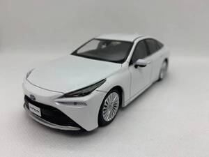 1/30 トヨタ ミライ TOYOTA MIRAI プレシャスホワイトパール ホワイトホイール J04-03-102-4