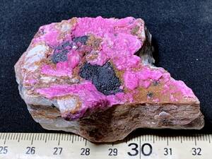コバルト方解石（コバルト・カルサイト）・121g（アフリカ・コンゴ産鉱物標本）