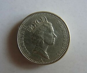 ONE POUND　1985年　1ポンド硬貨　コイン　貨幣　イギリス　英国　君主　国王　ERIZABETH Ⅱ　エリザベス女王　PLEIDIOL WYF I'M GWLAD