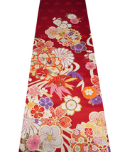 674-1番 新品　正絹　振袖用生地端切れ 長さ約126センチ 紗綾型に菊の地模様入 　落ち着いた赤の地色に流水と桜や菊や梅の花模様_画像2