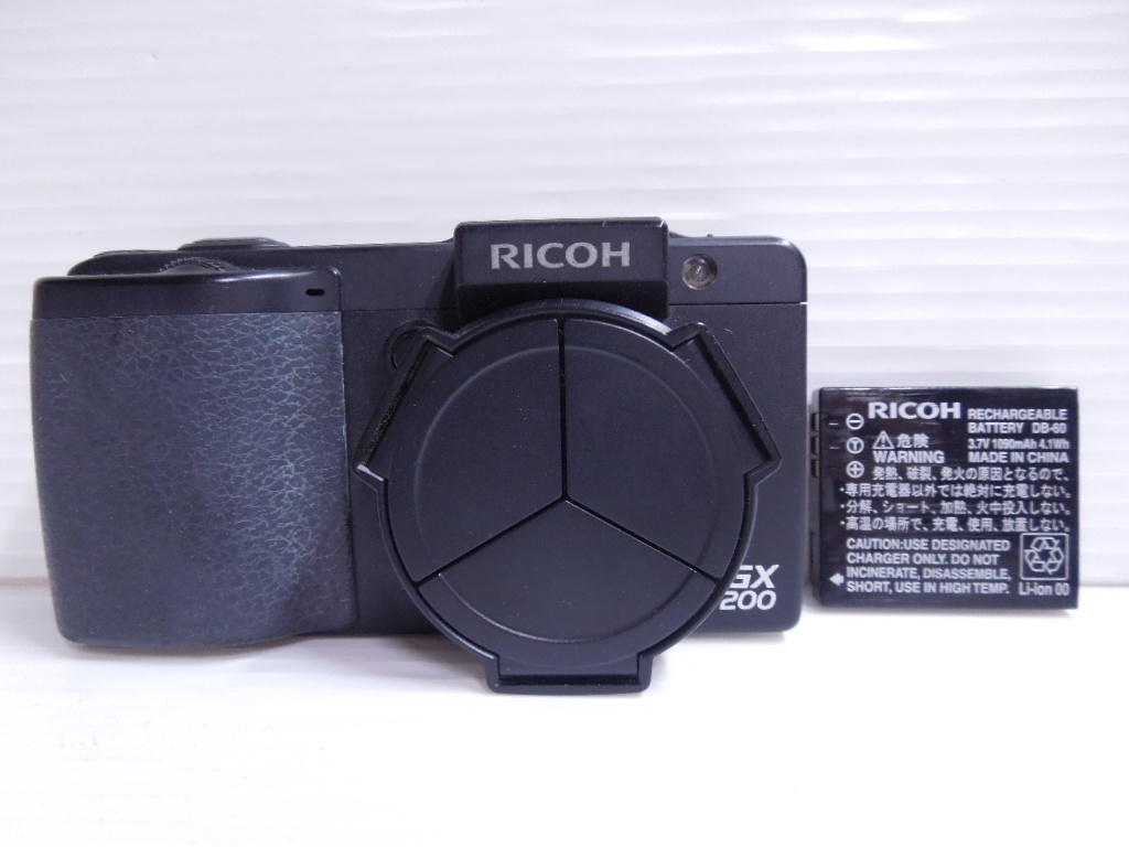 ブリヤンテス・レッド RICOH デジタルカメラ GX200 VFキット GX200 VF