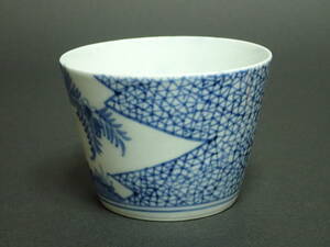  old Imari blue and white ceramics . curtain branch shide . Sakura ice . writing soba sake cup soba sake cup 