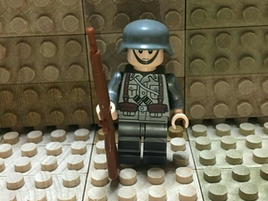 １０体 ☆ カスタム ミニフィグ ☆ レゴ LEGO サイズ ☆ WWII ドイツ軍兵士 German Infantry x 10体セット ☆ 武器(ライフル付き) ☆ 新品 