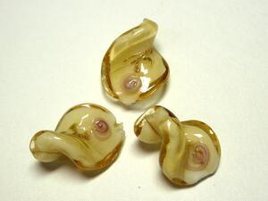 ■トンボ玉連■リーフ 花 約20×15mm　約14粒クリーム　06-0664