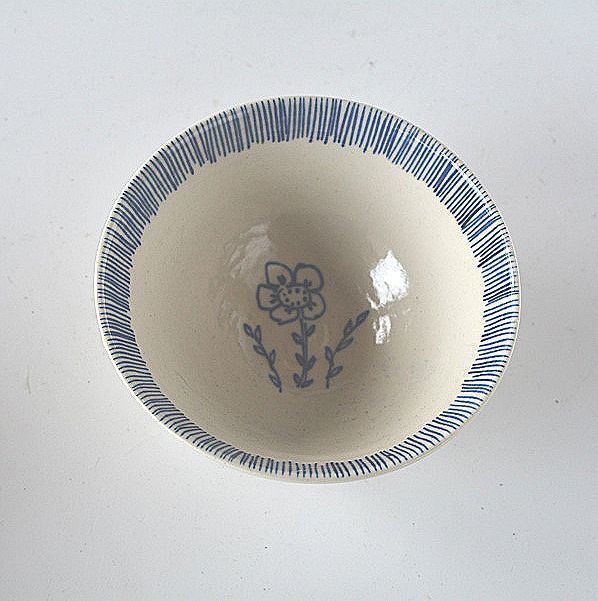 Small bowl, hand-painted, with a border of Tokusa flowers, and a single wild flower, Western-style tableware, bowl, Cafe Bowl