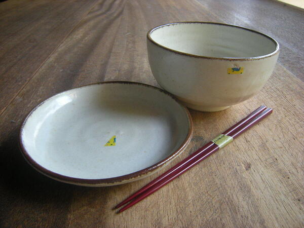 睦◎美濃焼◎訳あり【新品・未使用】2種 粉引釉 茶渕 めん鉢(16㎝x8.8㎝)平皿(16.5㎝x3㎝)2枚セット まとめて*お勧め*人気商品*