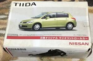 非売品　日産TIIDA ラジコンカー　TOMY組立てキット