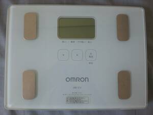 ５　OMRON　オムロン　体重計　体重・体組成計　カラダスキャン　ホワイト　HBF-212