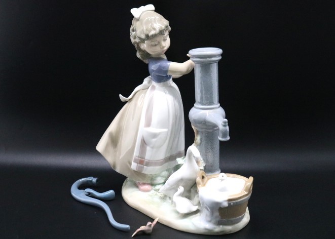 ヤフオク! -「リヤドロ 希少」(リヤドロ) (西洋陶磁)の落札相場・落札価格 多数販売 【希少】LLADRO リヤドロ No.1211 『人形を持つ少女』西洋陶磁器 置物