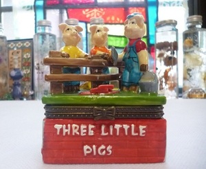 Й 三匹のこぶた ピルケース 小物入れ Й 三匹の子ぶた 陶製 三匹の子豚