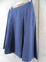 017c22◆新品です◆定価32000円◆A.P.C. アーペーセー シルク100%ドット柄 シルクスカート M/絹/水玉/ジャケット/シャツ/レディース/女性_画像2