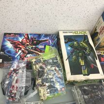 【ジャンク】ガンダム マジンガーZ 恐竜 戦闘機 プラモデル 組立途中 パーツ未チェック 大量セット 傷汚れ有り 欠品破損不明 120サイズ_画像2