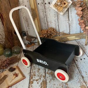 } Northern Europe Denmark *BRIO yellowtail o* stylish wooden handcart * black black * storage .....* baby-walker assistance walk practice * wooden toy toy toy 