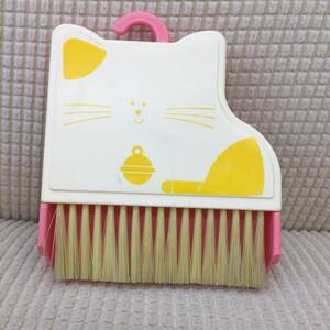 [レトロ] 小型の箒（ほうき：ブラシ）・ちり取り 365 mimugo 年代物 可愛い 猫 ネコ 掃除用品 履き掃除