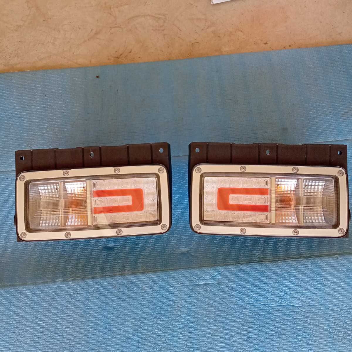 日野自動車純正テールランプ LED 新車外し cyberprint.co.jp