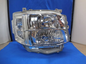 即決 ハイエース H200系 中期 右ライト HID 812467