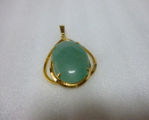 .. green stone pendant top 