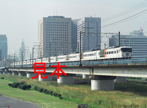 鉄道写真、645ネガデータ、155829820002、湘南ライナー（185系C5編成）、JR東海道本線、川崎〜蒲田、2008.10.23、（4591×3362）