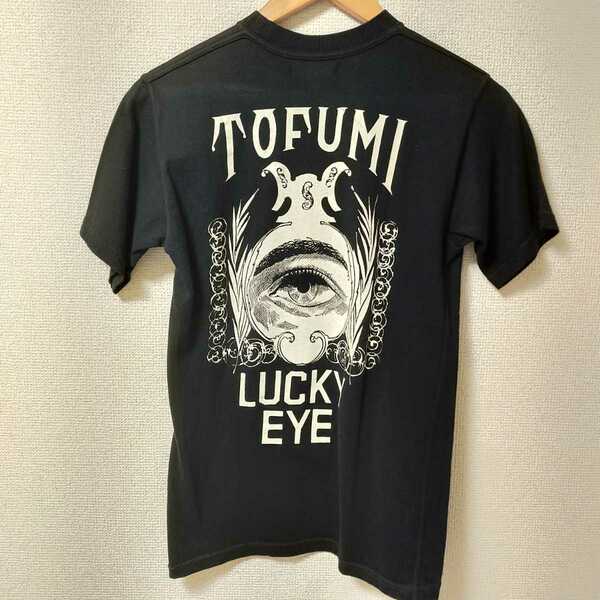 PIONEER TAILORING Co WARP AND WOOF LUCKY EYE TOFUMI プリントTシャツ　ポケットT ポケT 半袖 S ブラック(黒）