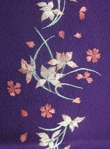 963 カラー刺繍半衿 紫地 蘭　◎素敵は半襟でお着物をお楽しみ下さい_画像2