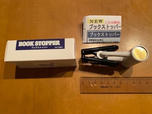 ブックストッパー　黒　トモエそろばん　書籍用文鎮　本の固定　１個　重し　