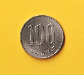  ★桜100円白銅貨《昭和57年》　　未使用