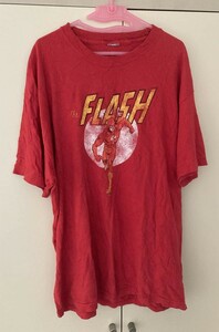 ●メンズ　THE FLASH Tシャツ 半袖　赤色　サイズXL （45）