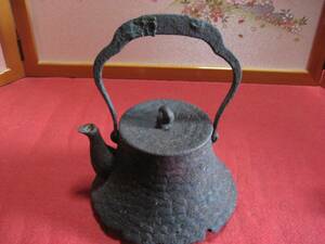 うぶだし骨董明治大正期時代富士欠け風炉型（松葉象嵌入り） 鉄瓶