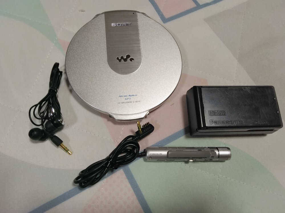 純正正規 D-NE10 　CD WALKMAN 動作確認済　ソニー ポータブルプレーヤー