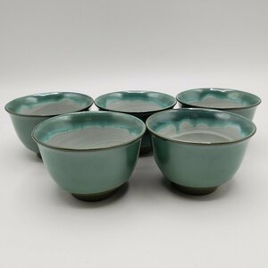 翡翠色　湯呑み５客　銘在　茶器　煎茶道具　茶道具　湯飲み　湯のみ　カップ　陶器　鮮やか　綺麗　緑色　和食器【60t1794】