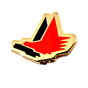  pin badge * red . black. bird ..* France limitation pin z* rare . Vintage thing pin bachi